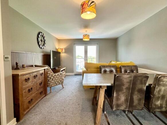 2 bed Flat for sale Image 6