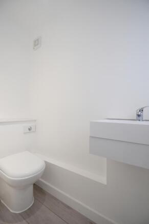 4 bed Semi-Detached to rent Image 4