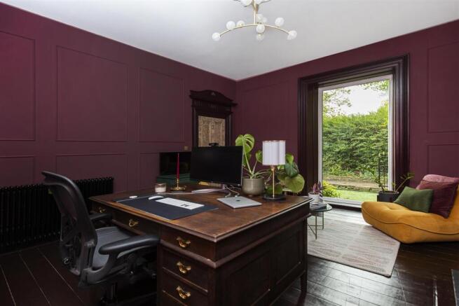 5 bed Detached for sale Image 10