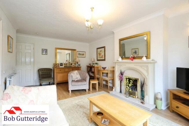 LOUNGE / DINING ROOM