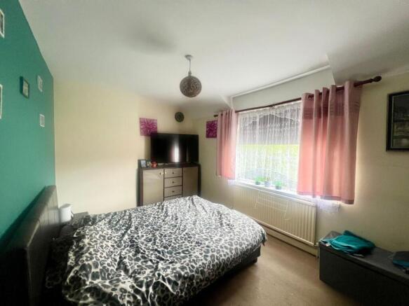 3 bed Semi-Detached for sale Image 12
