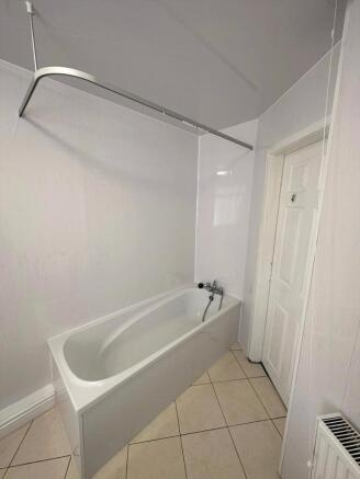 3 bed House to rent Image 6