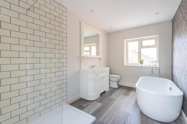MASTER EN-SUITE