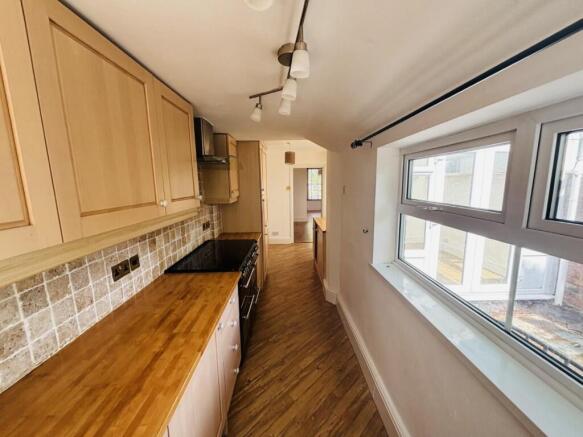 Kitchen2.jpg