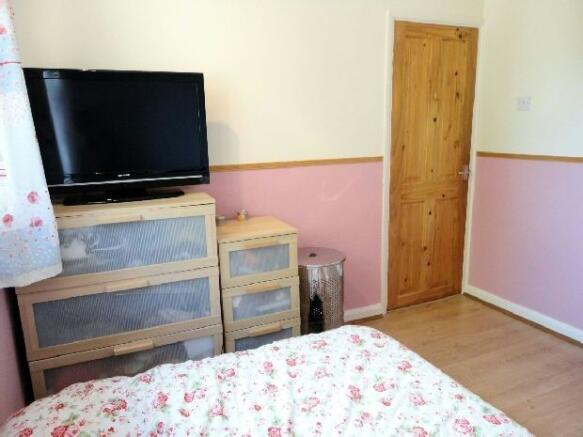 3rd Photo of Bed 2