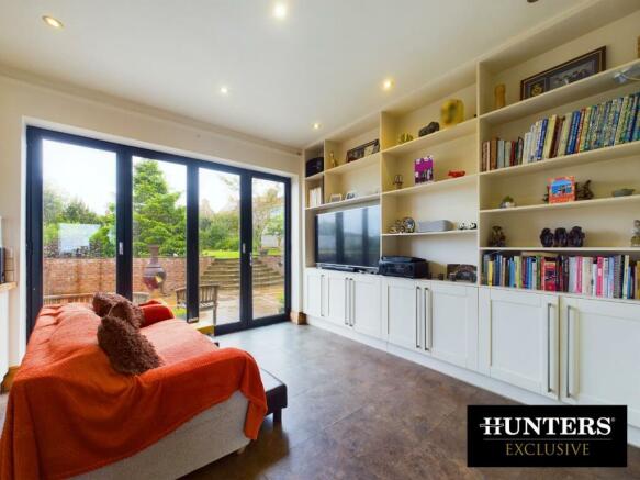 5 bed Detached for sale Image 11