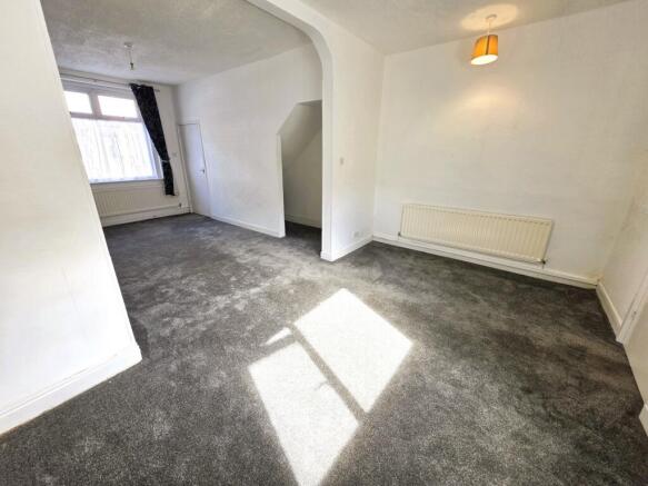 2 bed Terraced to rent Image 5