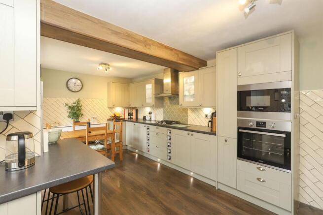 4 bed Detached for sale Image 5