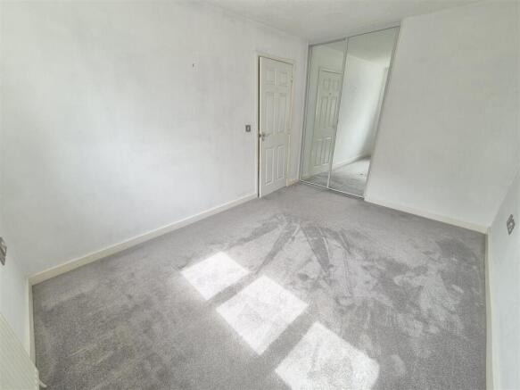 Bed 1 wardrobes.jpg