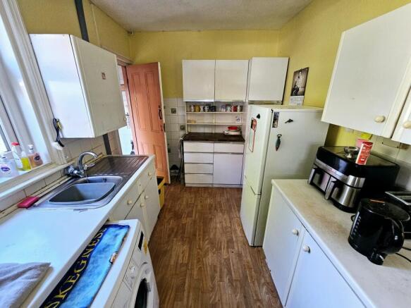 4 bed Semi-Detached for sale Image 5