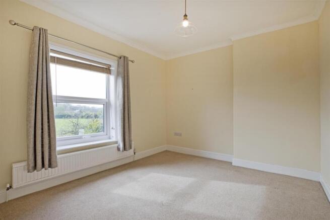 4 bed House for sale Image 10
