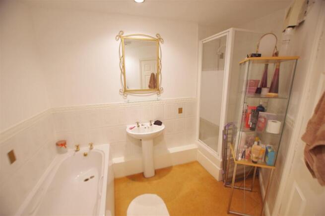 2 bed Apartment to rent Image 9