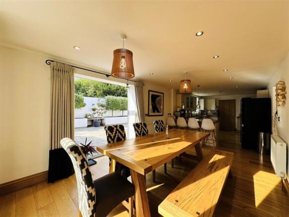 4 bed Detached for sale Image 7