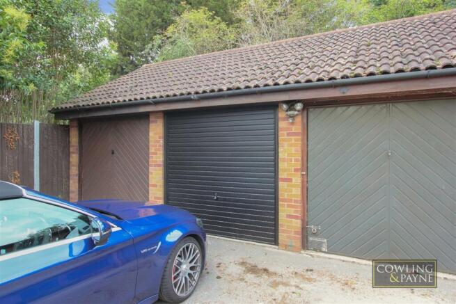 GARAGE & PARKING