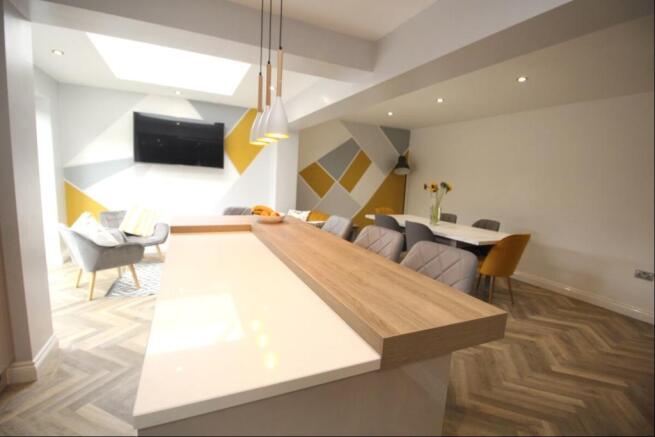 Kitchen / Dining Area