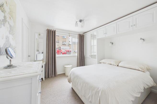 2 bed Ground Flat for sale Image 9
