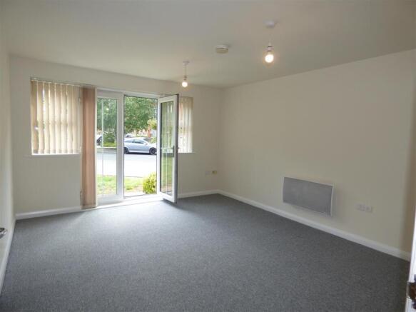 18 Cowslip Meadow lounge.JPG