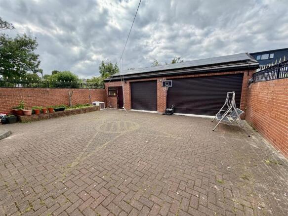 8 bed Detached for sale Image 4