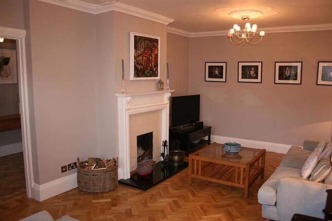 sittingroom.JPG