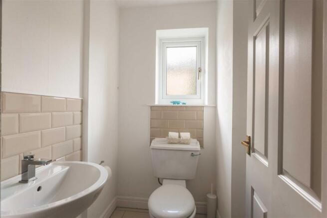 4 bed Detached for sale Image 6