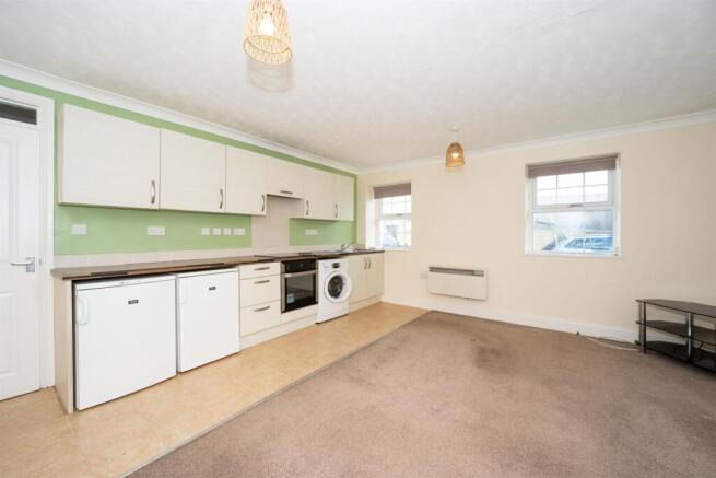 OPEN PLAN LOUNGE/KITCHEN