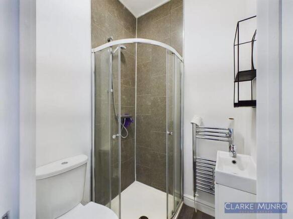 3 bed Town House to rent Image 6