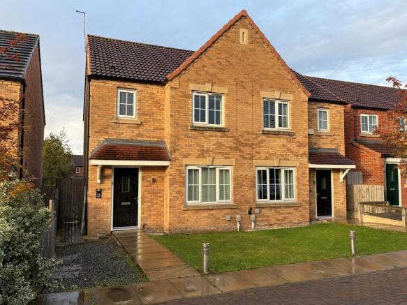 3 Bedroom Semi Detached for Rent