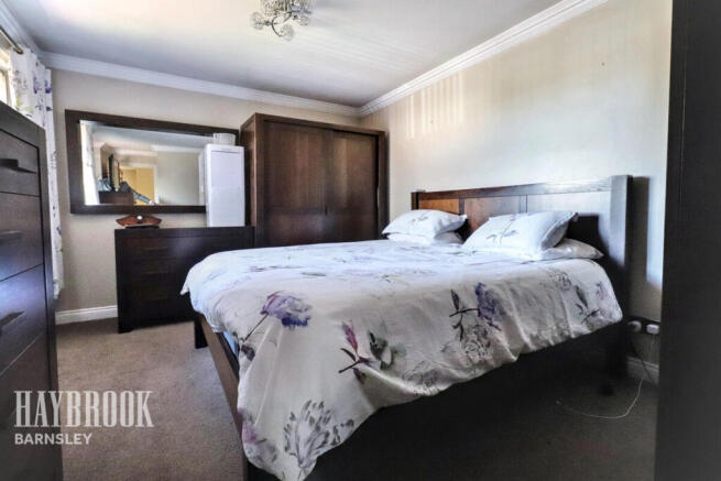 4 bed Detached for sale Image 11