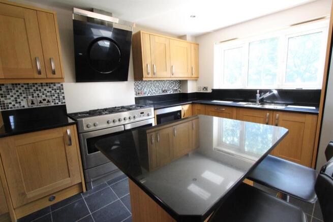 KITCHEN/BREAKFAST RO