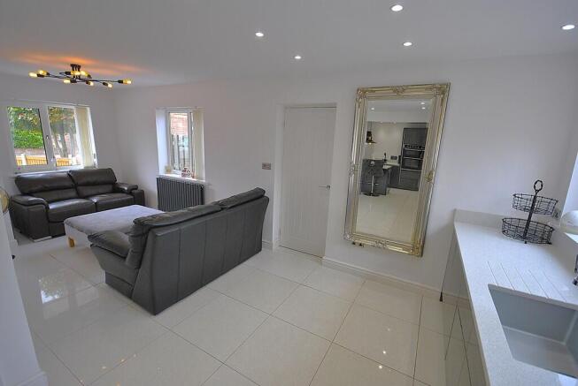 4 bed Detached for sale Image 9
