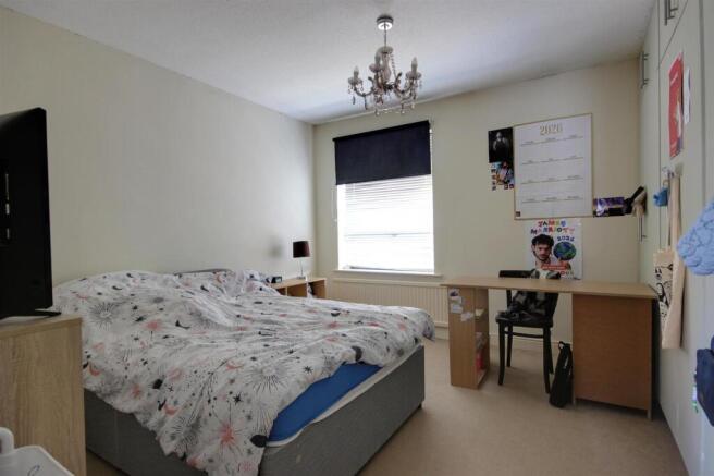 4 bed Town House for sale Image 8