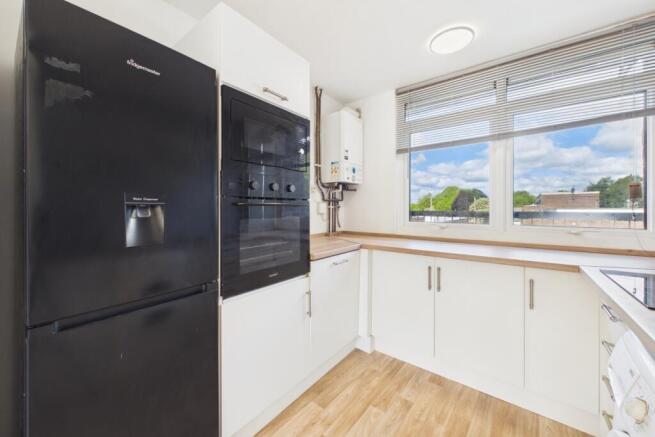 2 bed Flat to rent Image 5