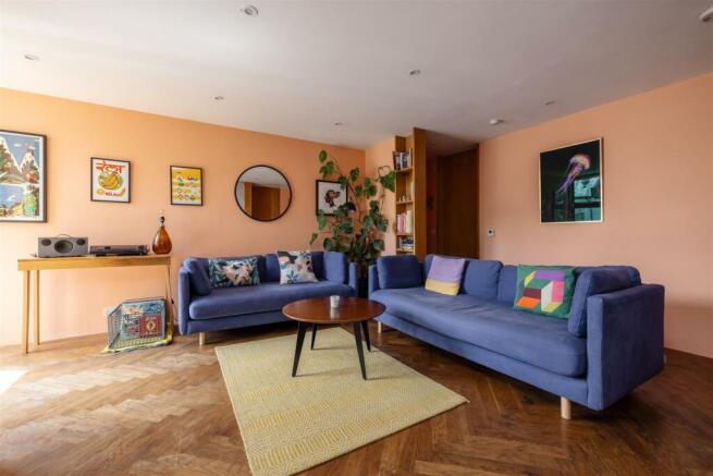 Huxley Road E10