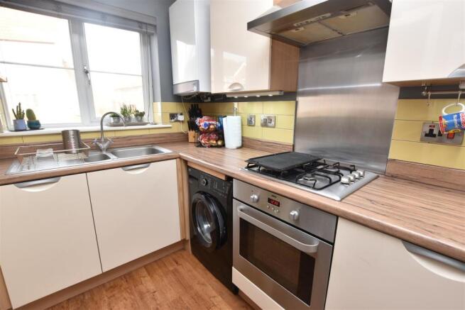 FITTED KITCHEN