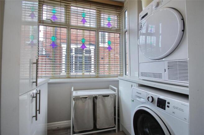 4 bed Semi-Detached for sale Image 12