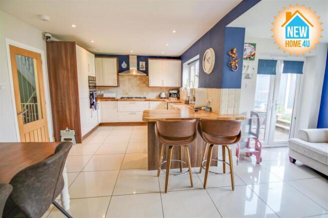KITCHEN / DINING / DAY ROOM: