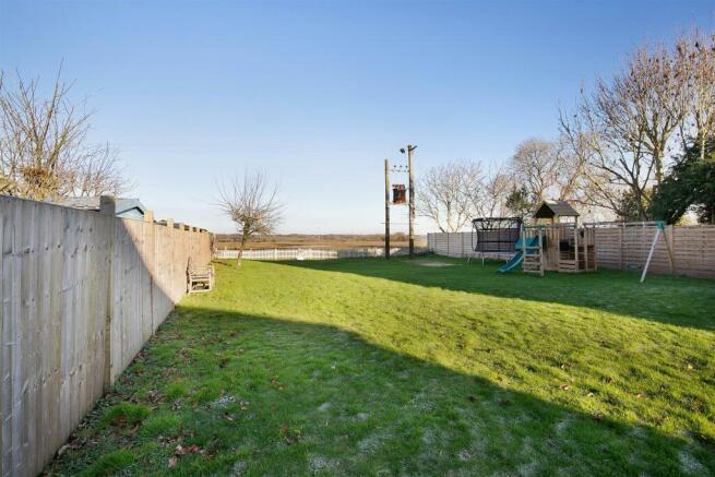 Rear garden 1.jpg