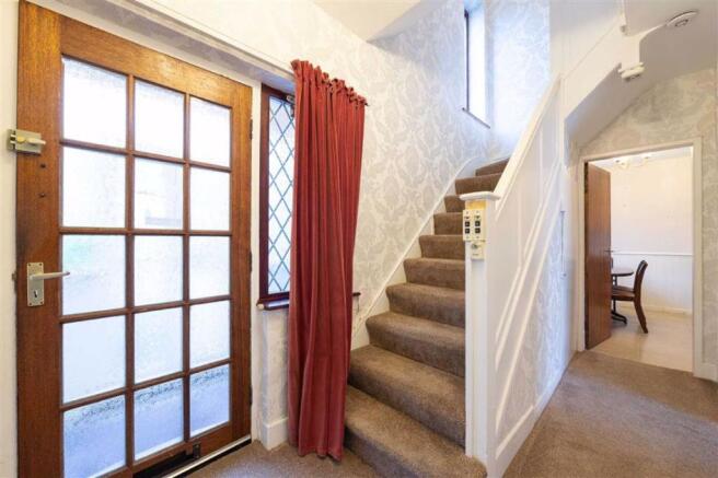 STAIRS FROM ENTRANCE HALL TO FIRST FLOOR LANDING