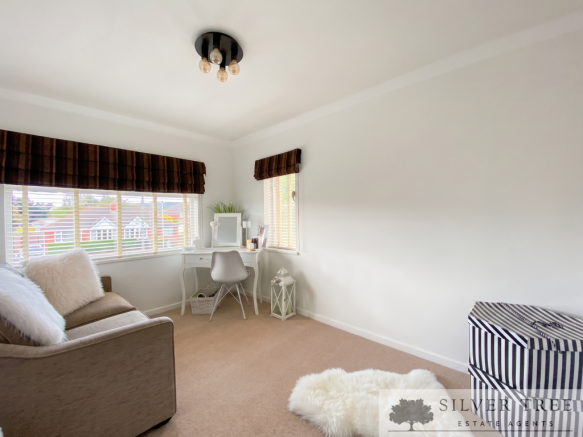4 bed Semi-Detached for sale Image 12