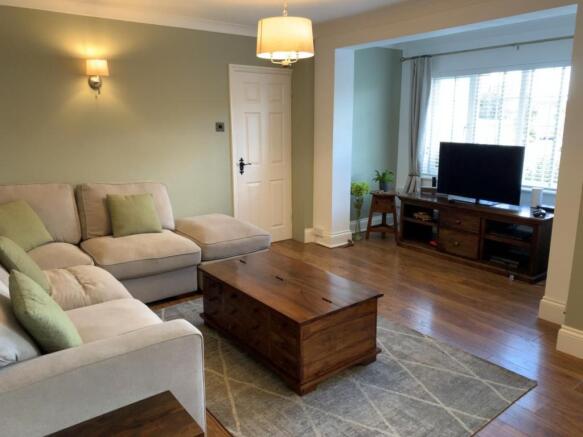 LIVING AREA OPEN PLAN RECEPTION