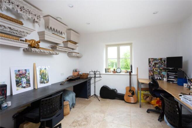 4 bed Detached for sale Image 10