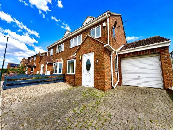 3 bed Semi-Detached for sale Image 12