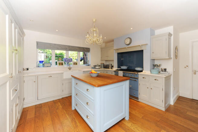 Kitchen/Breakfast...