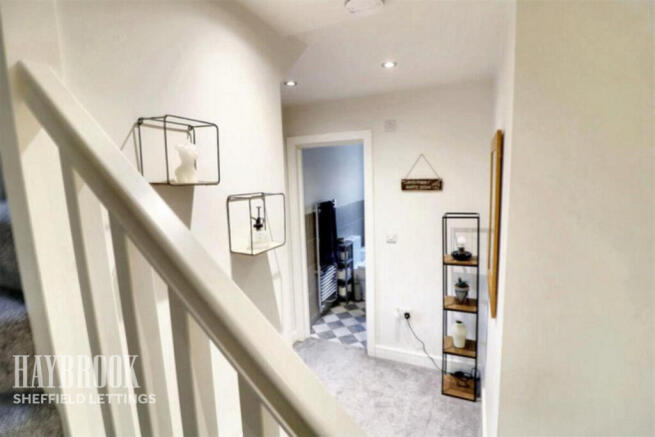 2 bed Maisonette to rent Image 8