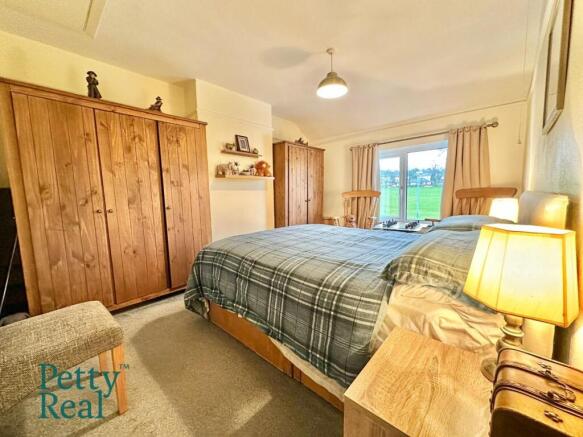 3 bed Semi-Detached for sale Image 11