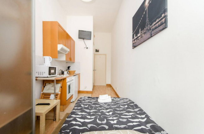 Studio to rent West Cromwell Road, Earls Court SW