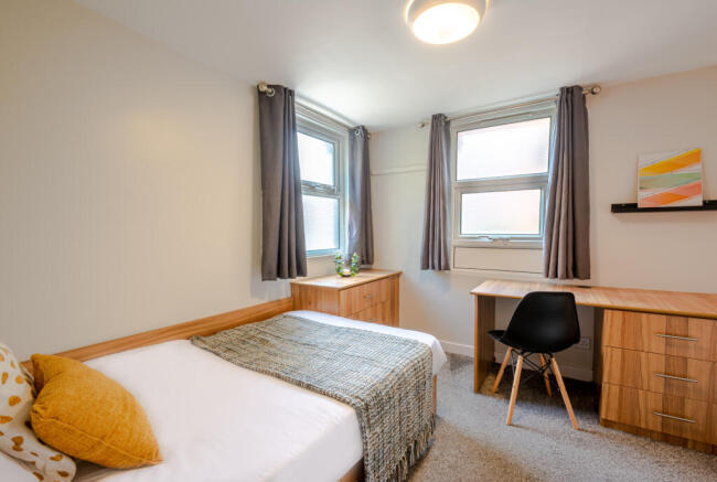 4 bed Flat to rent Image 8