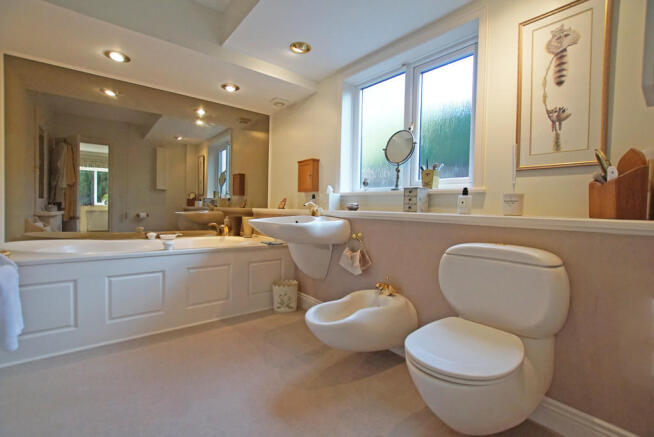 Master Bedroom En...
