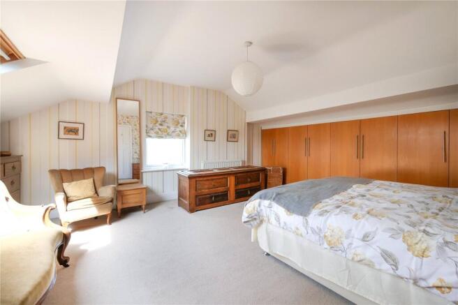 4 bed Semi-Detached for sale Image 11
