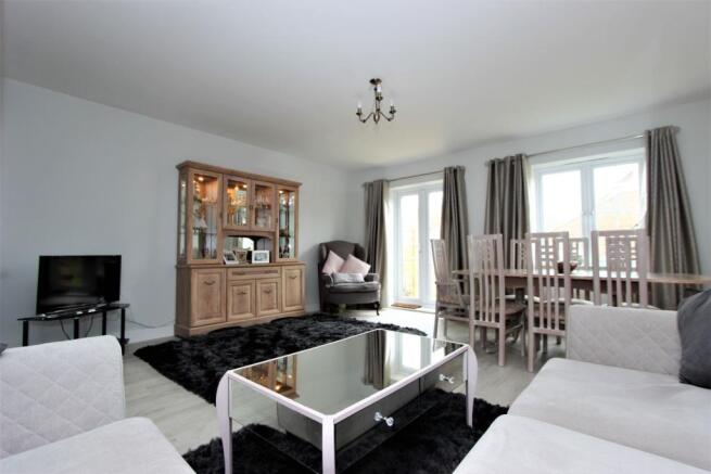 Lounge/Dining Room